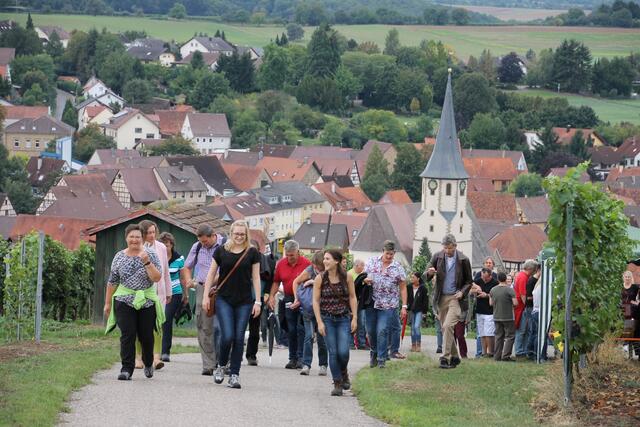 Wandern mit Wein, das alljährliche Event in Kürnbach, welches Wandern- und Weinfreunde auch von weither anzieht. | Foto: Kraichgau-Stromberg Tourismus e.V., Gemeinde Kürnbach