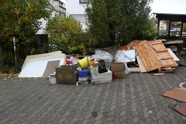 Neben nützlichen Gegenständen ist auch einiges an Müll zusammengekommen. | Foto: bea
