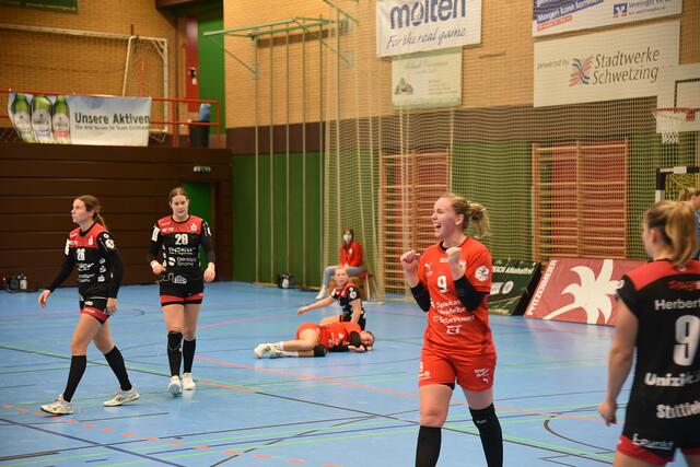 Lena Feiniler feiert einen gegebenen Siebenmeter...
FotoArchiv Merkel+Merkel