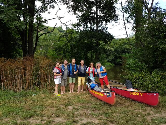 Der letztjährige Betriebsausflug führte das Team von „Die Fliese“ zum Kanufahren auf die Enz und zu einem Abstecher nach Besigheim. | Foto: privat