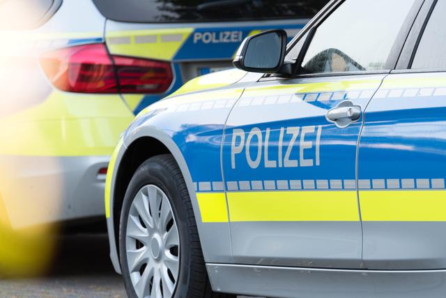 Das Referat Prävention des Polizeipräsidiums Karlsruhe macht sich in Zusammenarbeit mit der Badisch Bühn Karlsruhe stark gegen Betrugsdelikte zum Nachteil älterer Menschen.