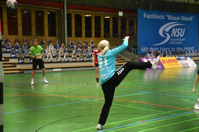 Bayers  serbische Torfrau Kristina "Kiki" Graovac , die im Gegensatz zum Cup Spiel eine Woche zuvor kaum eine Hand an den Ball brachte und durch Vanessa Fehr recht früh ersetzt wurde...
FotoArchiv Merkel+Merkel
