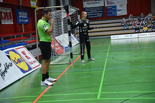 Helen van Beurden, die niederländische Torhüterin im Flames-Kasten, hielt, was zu halten war, es waren zwei Paraden zu wenig...23:25, der ersehnte Auswärtssieg perdu...
FotoArchiv Merkel+Merkel