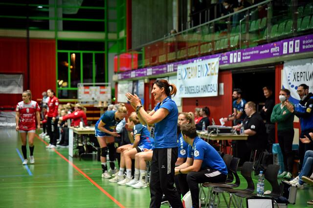 Tanja Logvin lacht...So kann es weiter gehen. Ihre Mädels sind auf die Siegerinnenstraße eingebogen...
Weiter!Weiter! CARRY ON...
FotoArchiv Merkel+Merkel