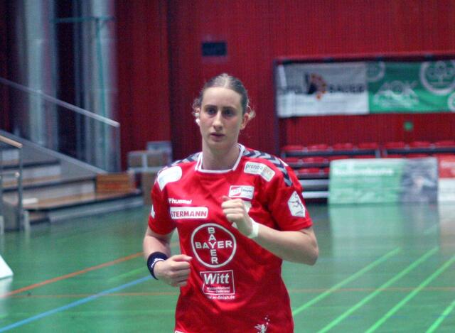 The FUTURE auf halblinks : Mia Zschokke von Bayer 04 Leverkusen. Fehlt leider verletzt bis in den CORONA-Januar hinein...Ihre Dynamik wäre wünschenswert gewesen...Wäre vielleicht in der zweiten Hälfte der entscheidende Kick gewesen...Ganz starke Spiele in der LIGA zuletzt...
FotoArchiv Merkel+Merkel