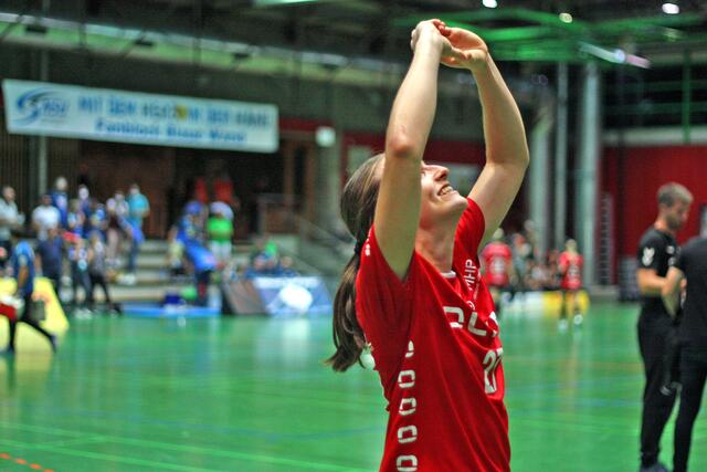 Torjägerin Jule Maidhof spielte mit großem Herzen und war eine der auffallenden Figuren des Matches ...
FotoArchiv Merkel+Merkel