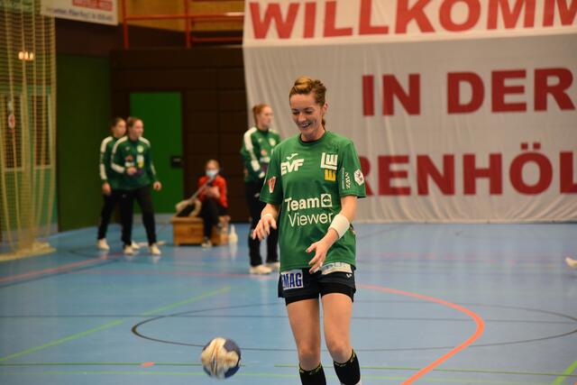 Roxana Ioneac beim Warmmachen vor dem Match...
Da war alles noch eitel Freude und Sonnenschein...
FotoArchiv Merkel+Merkel