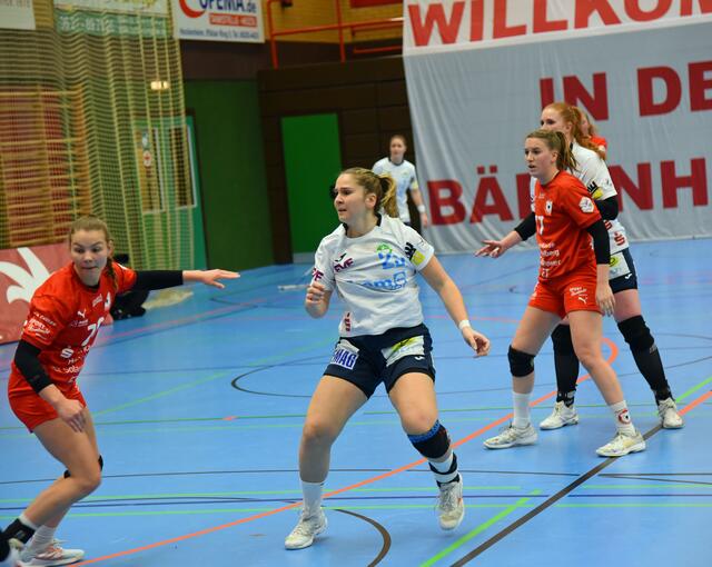 Pascale Wyder erwartet den Pass...
FotoArchiv Merkel+Merkel