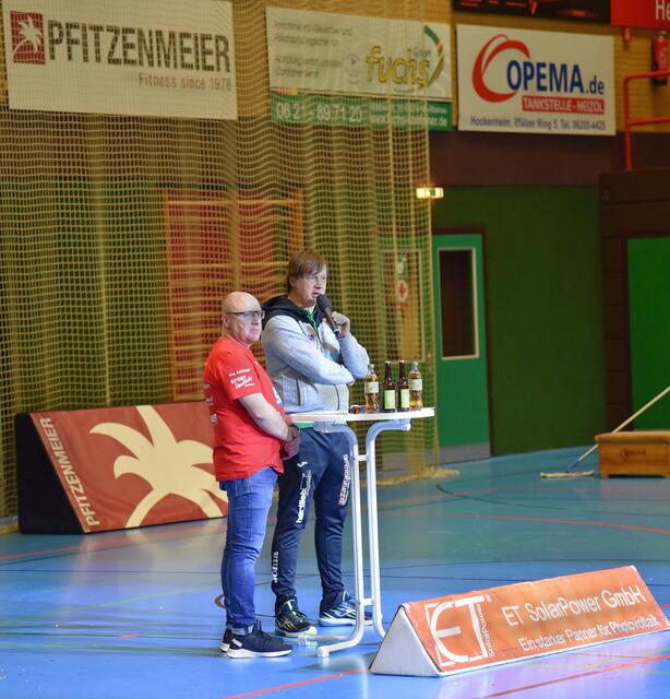 After the Match was over: 
Geschäftsführer und Sprecher Armin Wagner im Gespräch mit Aleksandar Knezevic, dem Trainer von Frisch Auf Göppingen.
FotoArchiv Merkel+Merkel