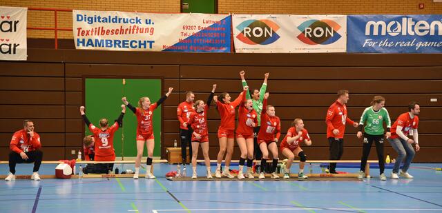 Die Bank fiebert bei den Kurpfalzbärinnen mit.
FotoArchiv Merkel+Merkel