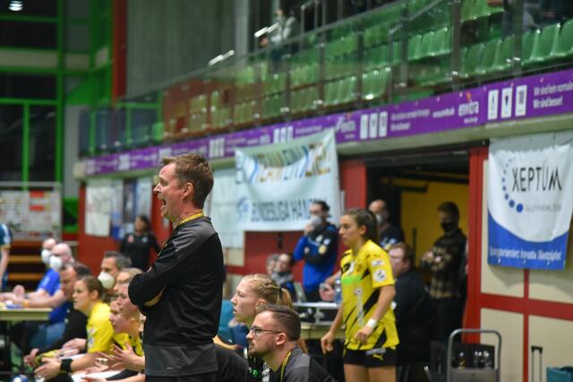 Ob ihn die Spielerinnen hörten ? 
FotoArchiv Merkel+Merkel