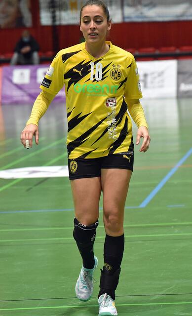 Johanna Stocklschläder, Linksaußen mit Torgarantie und Pendant zu Jennifer Gutierrez Bermejo. Miss Handball. Handballerische Ästhetik pur.
FotoArchiv Merkel+Merkel