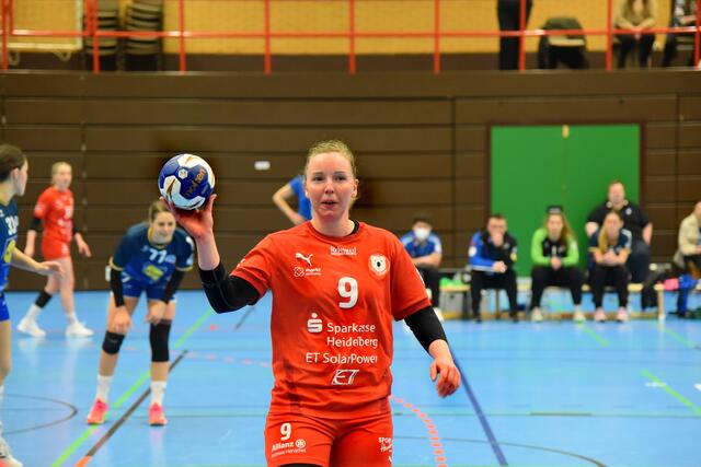 Lena Feiniler bei einem Freiwurf in der ersten Hälfte. Musste am Kreis durchspielen. Engagierte Vorstellung, vor allem in der ersten Hälfte.
FotoArchiv Merkel+Merkel