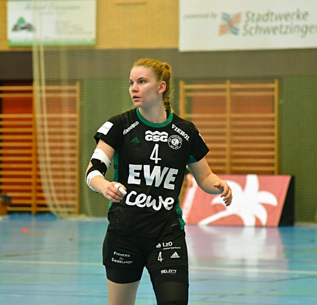 Toni-Luisa Reinemann (RM), die zwei Treffer zum denkbar knappen 24:23-Auswärtssieg beisteuerte.
FotoArchiv Merkel+Merkel