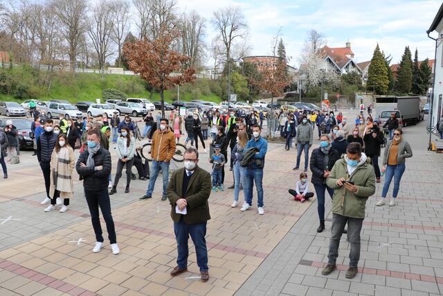 Auf Abstand und doch zusammen. | Foto: bea