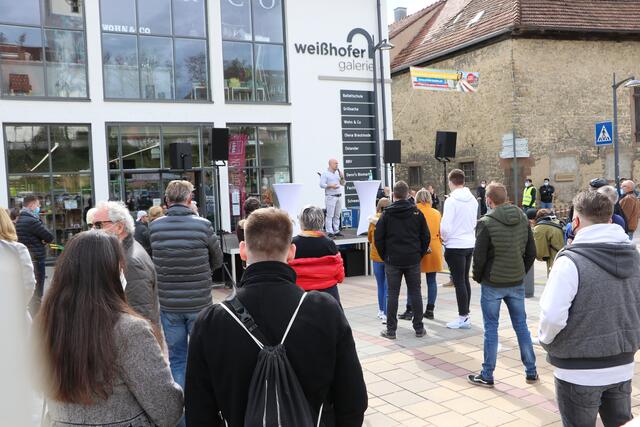 Auf Abstand und doch zusammen. | Foto: bea