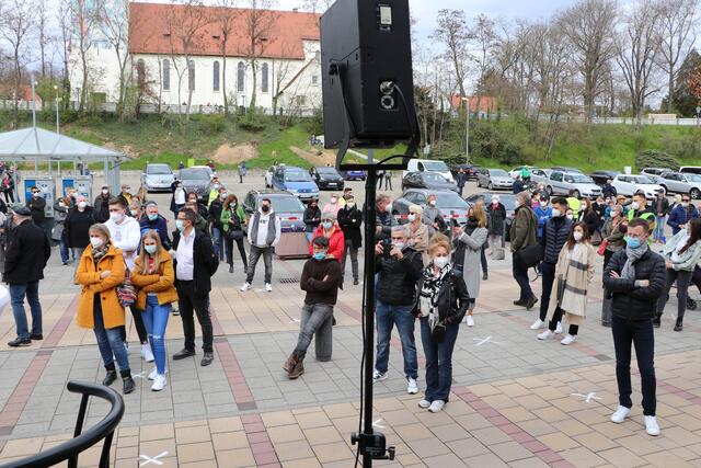 Auf Abstand und doch zusammen. | Foto: bea