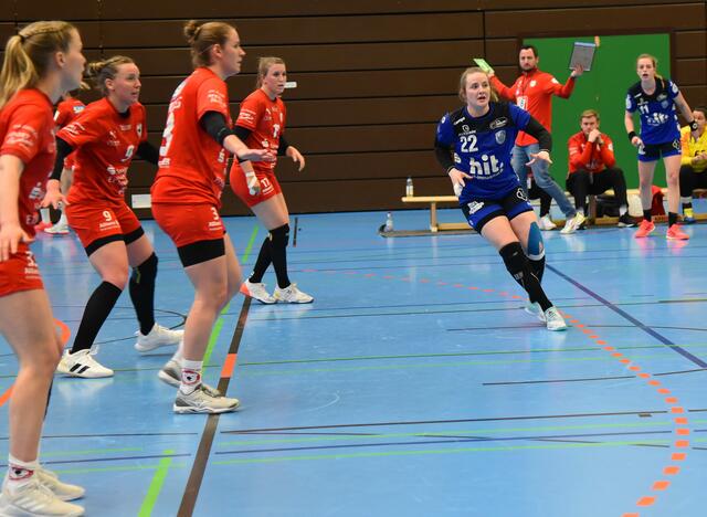 Kreisläuferin Lynn Schneider (22) kreuzt...
FotoArchiv Merkel+Merkel