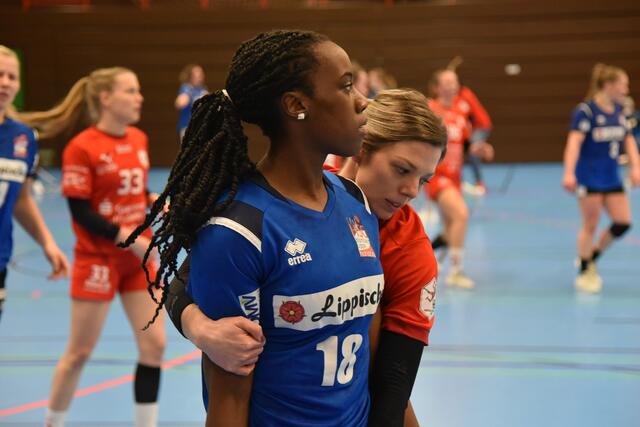 Linksaußen Ndidi Agwunedu (21 Jahre) von der HSG Blomberg-Lippe. Eigengewächs, seit 2015 im Club. Hat sich diese Saison stark weiterentwickelt. Final4 in der Porsche Arena ist der erste Höhepunkt ihrer Karriere.
FotoArchiv Merkel+Merkel