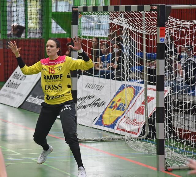 Nicole Roth, die derzeitige Metztinger Stammtorhüterin, die Madita Kohorst, welche zum BVB wechseln wird, verdrängt hat. Gelingen ihr 10 und mehr Paraden könnte das ein wesentlicher Beitrag für ein überraschendes Einziehen ins Halbfinale sein.
FotoArchiv Merkel+Merkel