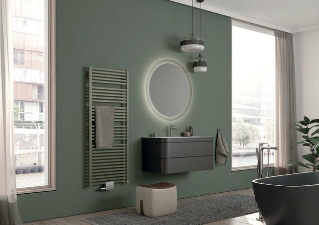 Farben aus der Natur wirken beruhigend und machen das Bad zum Wohlfühlort. Im Bild sorgt Geneo quadris im dezenten Ton „Forest“ für ein behagliches Raumgefühl. Mit seinen flächigen Querrohren und den praktischen Freiräumen lassen sich Handtücher zudem bequem einlegen und wärmen. Foto: Kermi GmbH/akz-o