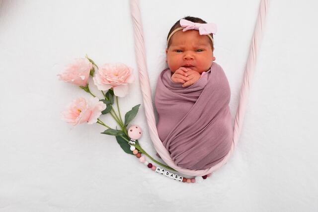 Hadasa Lavinia Moldovan aus Bruchsal kam am 15.07.2021 in der Fürst-Stirum Klinik Bruchsal zur Welt und wog bei einer Größe von 55 Zentimetern 4160 Gramm. | Foto: babysmile24.de