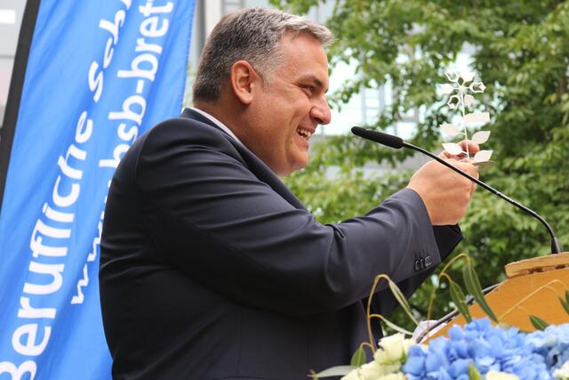 Bernd Neuschl moderierte die Verabschiedung.