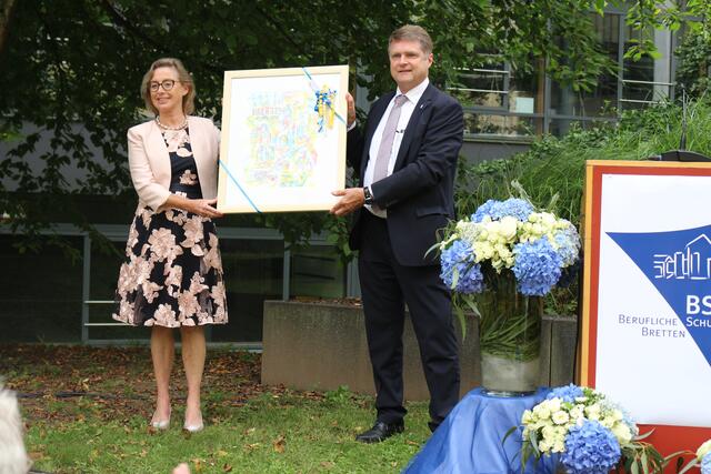 Barbara Sellin mit dem Brettener Oberbürgermeister Martin Wolff.