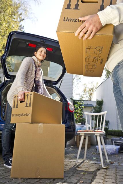 In die eigenen vier Wände hat man viel Zeit, Arbeit und Geld investiert. Das neue Wohneigentum sollte deshalb vor den finanziellen Folgen von Gebäudeschäden oder der totalen Zerstörung gut geschützt sein. | Foto: djd/Nürnberger Versicherung/Getty