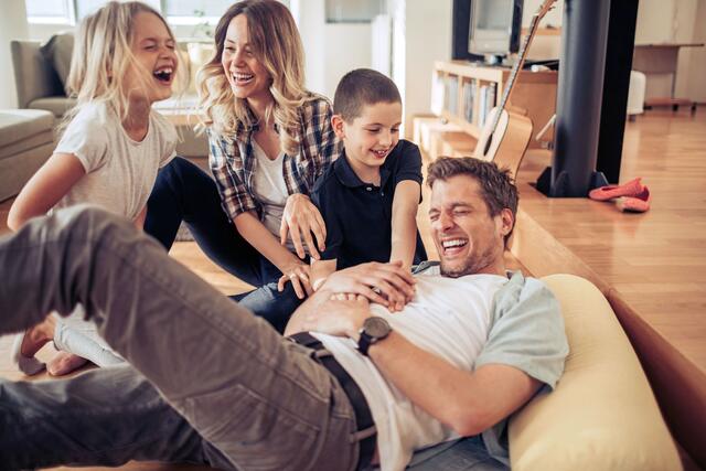 Die meisten Menschen träumen von den eigenen vier Wänden. Für den Fall der Fälle sollte man sie mit einer guten Wohngebäudeversicherung schützen. | Foto: djd/Nürnberger Versicherung/Getty Images/Geber86
