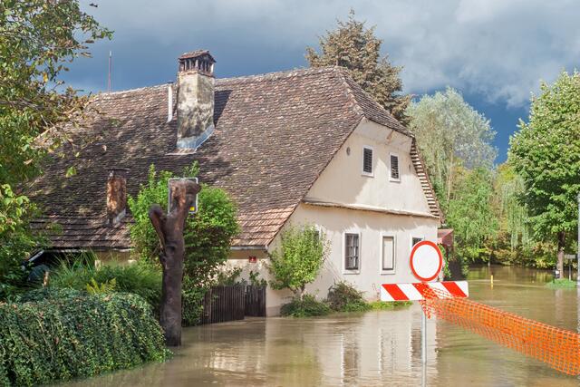 Da Naturkatastrophen auch in unseren Regionen keine Seltenheit mehr sind, ist eine Zusatzabsicherung gegen sogenannte Elementargefahren empfehlenswert. | Foto: djd/Nürnberger Versicherung/panthermedia