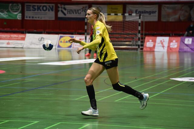 Kelly Dulfer, beste Spielerin auf halblinks der Saison 20/21, hier beim Match in der Neckarsulmer Ballei im Januar 21.
FotoArchiv Merkel+Merkel