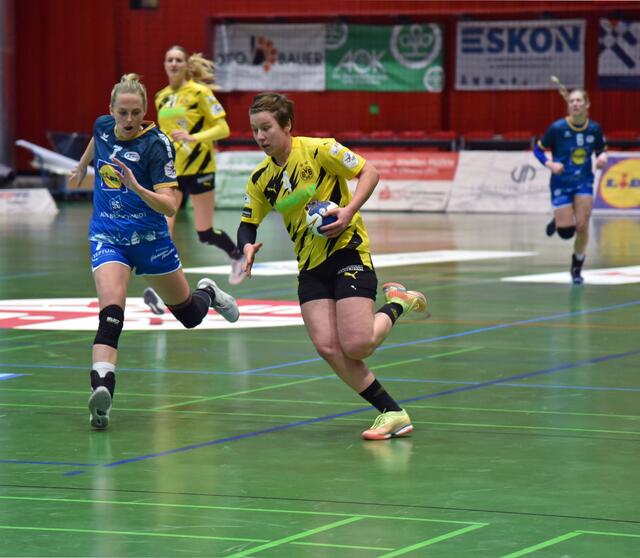 Werden am 4.Sept. wieder aufeinandertraffen. Spielmacherin Lynn Knippenborg (Neckarsulm) und Alina Grijseels vom BVB.
FotoArchiv Merkel+Merkel