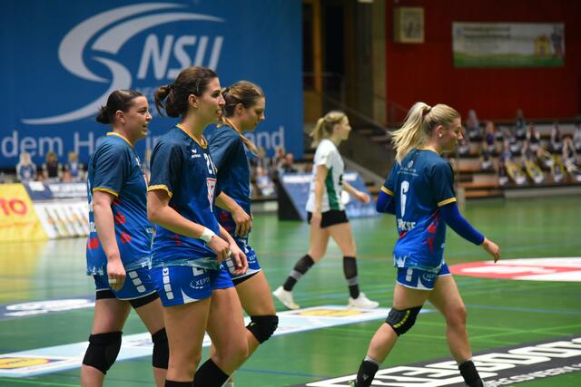 Jill Kooij, Irene Espinola Perez, Carmen Moser und Nathalie Hendrikse während des Heimspieles gegen den VfL Oldenburg, Saison 20/21.
FotoArchiv Merkel+Merkel