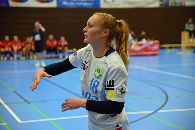 Die scheidende Romy Morf-Bachmann, die 2019-21 für Frisch Auf Göppingen im linken Rückraum operierte. Sie war 2017 von den Vipern gekommen. 
In der Schweizer Nationalfrauenschaft spielte sie von 2017 an, Debüt gegen die Slowakei am 6.Juni 2017. 12 Länderspiele/16 Tore.
FotoArchiv Merkel+Merkel