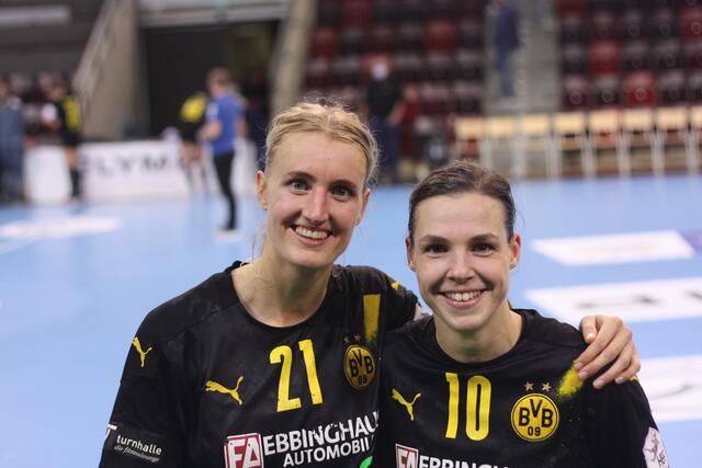 Die Unzertrennlichen...
30.Oktober 20 Ludwigsburger MHP Arena, nach dem gewonnen Match vs. Bietigheim (28:22)...
FotoArchiv Merkel+Merkel