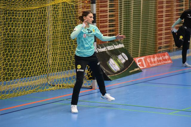 Isabell Roch, die den BVB ebenfalls verlassen hat. Konnte sich, wnn sie in der Rückrunde zum Einsatz kam, auf Dulfer und Co verlassen. Starke Matches in der Champions League 2021...
FotoArchiv Merkel+Merkel