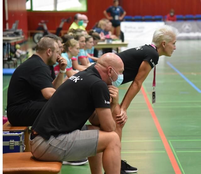 Waren überhaupt nicht amused über die Defensiv-Leistungen ihrer TUSSIES in der ersten Hälfte.
Ferenc Rott (Manager) und Edina Rott (Trainerin)
FotoArchiv Merkel+Merkel