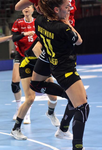 Kelly Vollebregt, jetzt Handball Odense, die die schwarzgelbe Wand in der rechten Defense-Position optimierte. Prototypus der modernen Rechttsaußen und Rechtsverteidigerin...Riesenverlust für den BVB 09...
FotoArchiv Merkel+Merkel