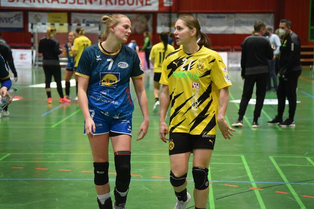 Lynn Knippenborg und die Halbrechte Laura van der Heijden, die am 4.9. in der Ballei sich mit Daphne Gautschi auseinandersetzen muss...hoch interessantes und mitentscheidendes Duell...
FotoArchiv Merkel+Merkel