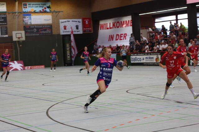 Katarzina Janiszewska (RA) , eine der polnischen Nationalspielerinnen, die für die TUSSIES die Handballschuhe geschnürt haben (2019/20), so wie jetzt Dagmara Nocun (LA)
FotoArchiv Merkel+Merkel