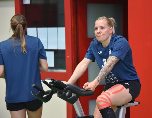 Sophie Lüttke grooved sich auf dem Rad für die zweite Hälfte ein, siesoll Lynn Knippenborg ablösen...
FotoArchiv Merkel+Merkel
