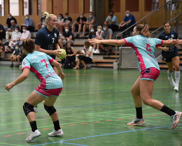 Lynn Knippenborg in der ersten Halbzeit die Schnittstelle suchend...
FotoArchiv Merkel+Merkel