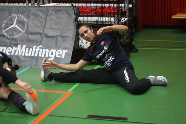 Die 21jährige Torfrau Laura Waldenmaier, die insbesondere in der ersten Halbzeit die Kutis im Rennen hielt, auch wenn sie 18 mal hinter sich greifen musste. Starke Partie.
FotoArchiv Merkel+Merkel