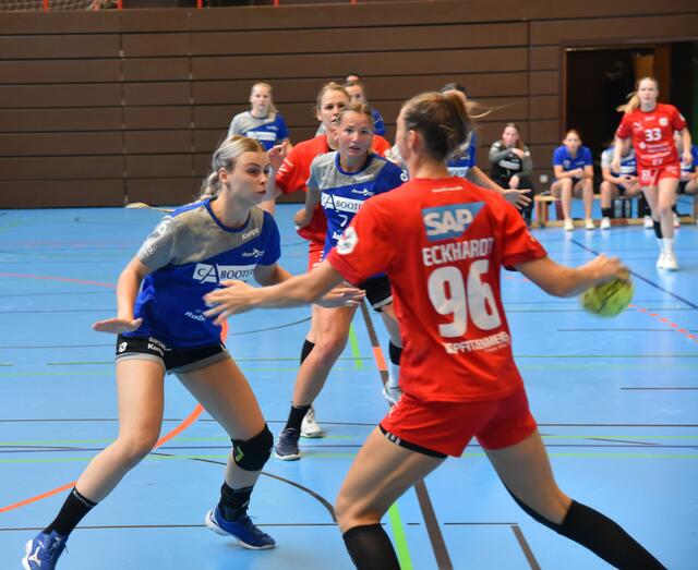 Lara Eckhardt von Ketsch, die die linke Seite beackerte. Rebecca Engelhardt, die Stammkraft auf der linken Seite und kongeniale Partnerin fehlte, was sich bemerkbar machte. 
FotoArchiv Merkel+Merkel