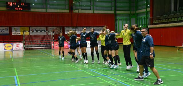 Good Vibrations nach dem Testspiel-Sieg der SUN versus die TG Nürtingen, 40:26 (21:15)...Der BVB 09 kann und darf kommen, die Ballei fiebert dem Match gegen den Deutschen Meister und Trainer Fuhrs neu formiertem Team entgegen...
FotoArchiv Merkel+Merkel