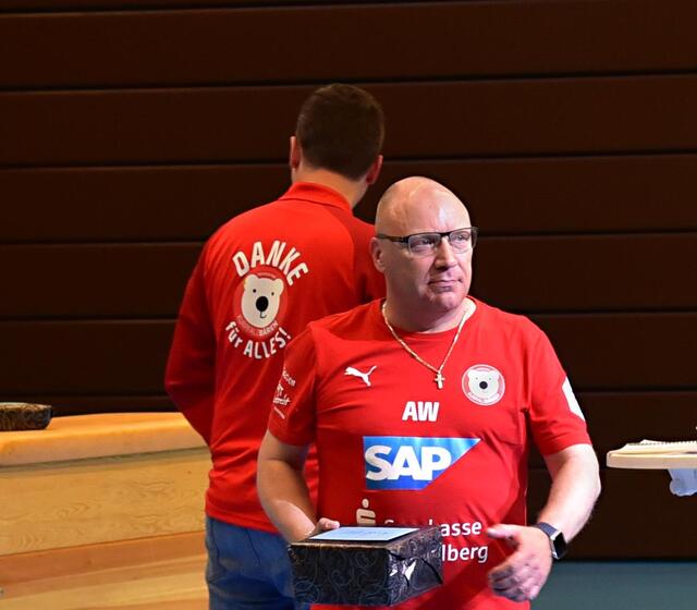 Geschäftsführer, der zufrieden konstatieren kann, dass er mit Trainerin Franzi Steil neine Optimierung des Coachings eingeleitet hat...
FotoArchiv Merkel+Merkel