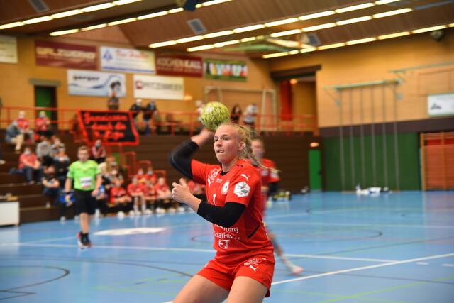 Talent auf der Position in der Zentrale...Katja Hinzmann, die unter Franzi Steil zu ihren Einsatzminuten kam.
FotoArchiv Merkel&amp;Merkel