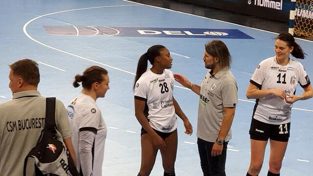 Einzelgespräche mit der Kapitänin der französischen Nationalmannschaft.
Fotorchiv Merkel+Merkel