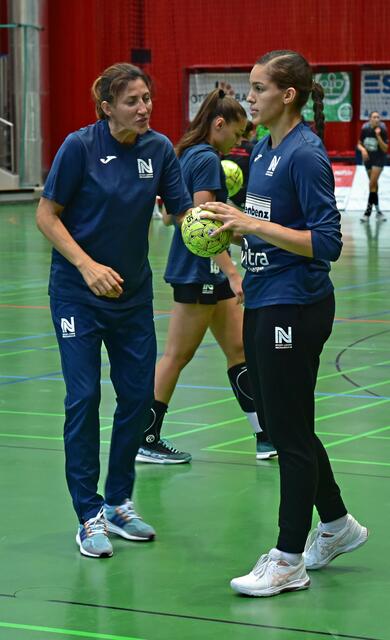 Welttrainerin Tanja Logvin und Lucie-Marie Kretzschmar, die frisch gebackene Beach-Handball-Europameisterin im Optimierungstalk...
FotoArchiv Merkel+Merkel